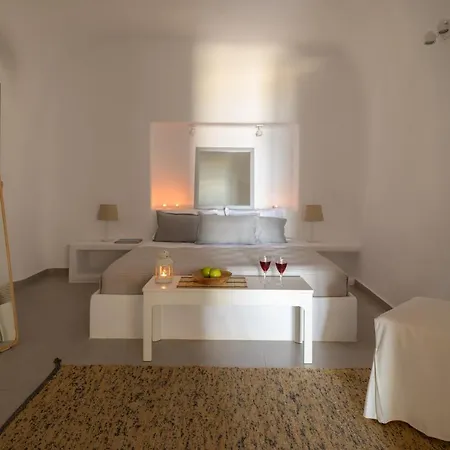 Calderini Cave Villa Imerovigli (Santorini)